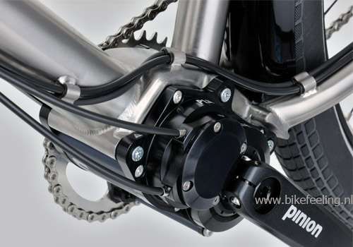 De Pinion versnellingsbak in een titanium frame van Idworx.